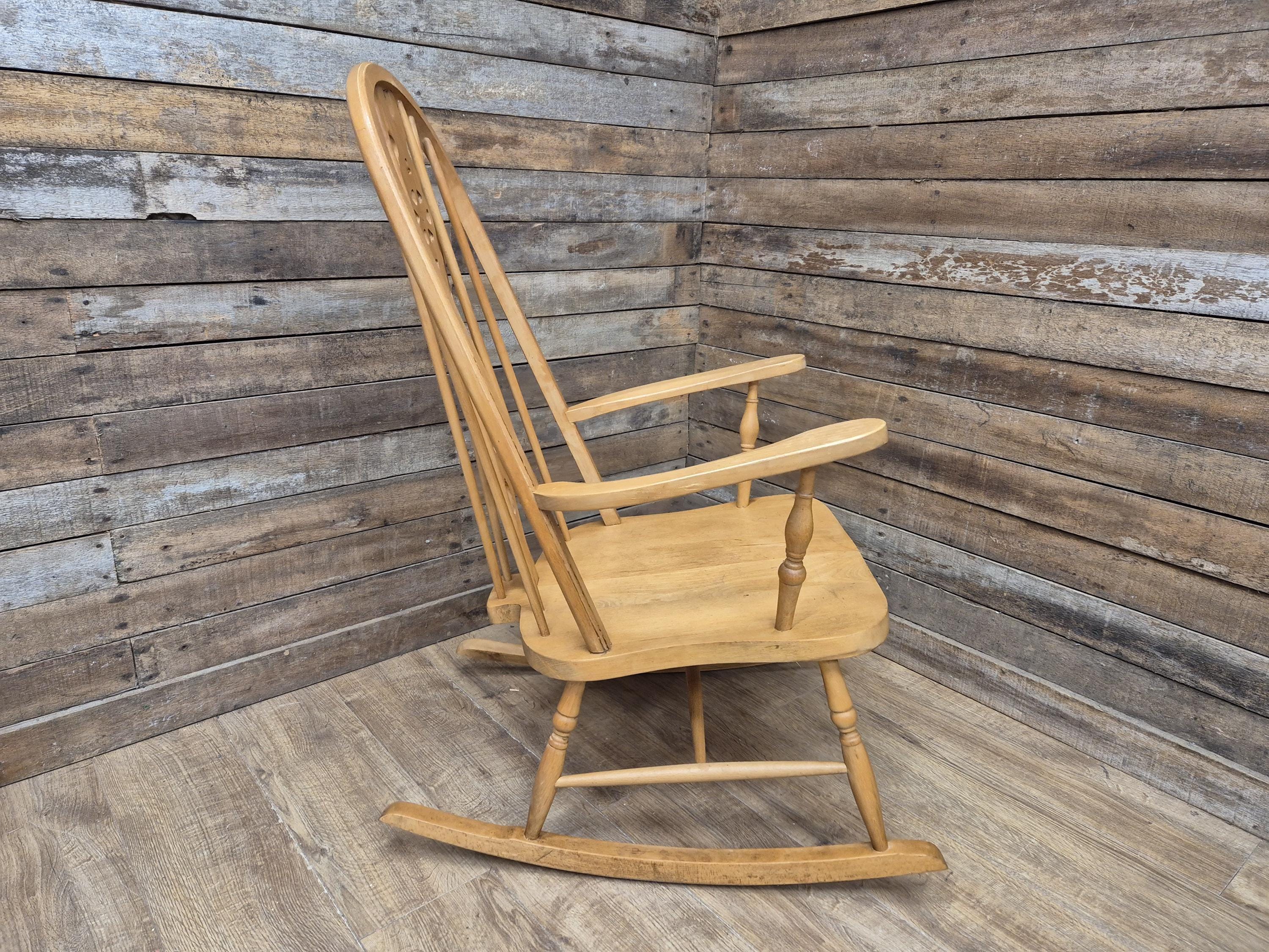 Vintage Wheel Back Country House Lyre Back Windsor Blonde Rocking Chair