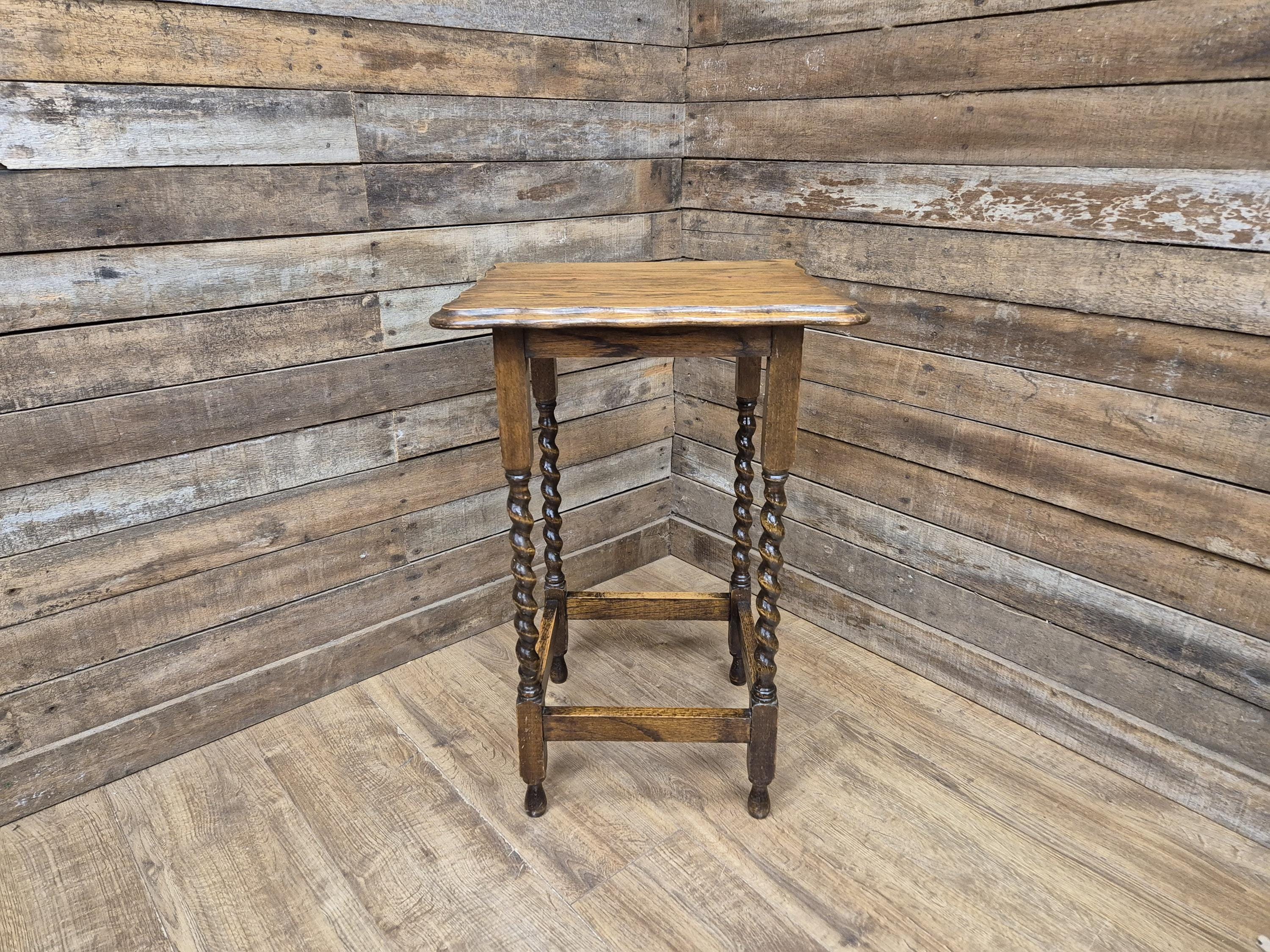 Vintage Barley Twist Pie Crust Oak Side Table Hall Table Plant Stand