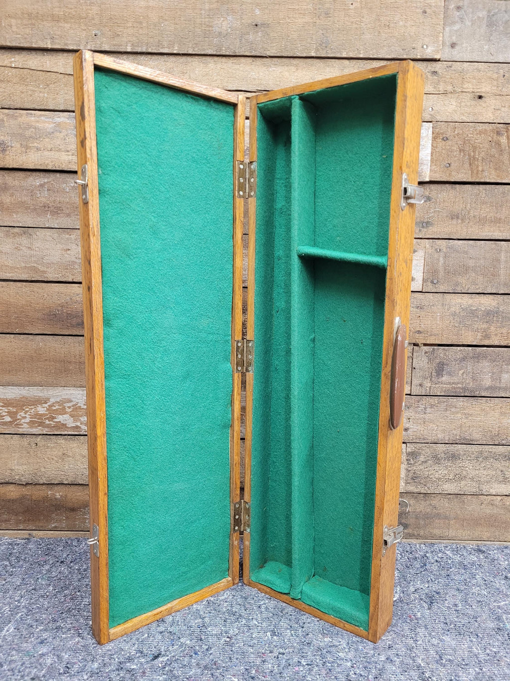Vintage Oak Shotgun Case with Green Felt Lining – 12 Bore Gun Case