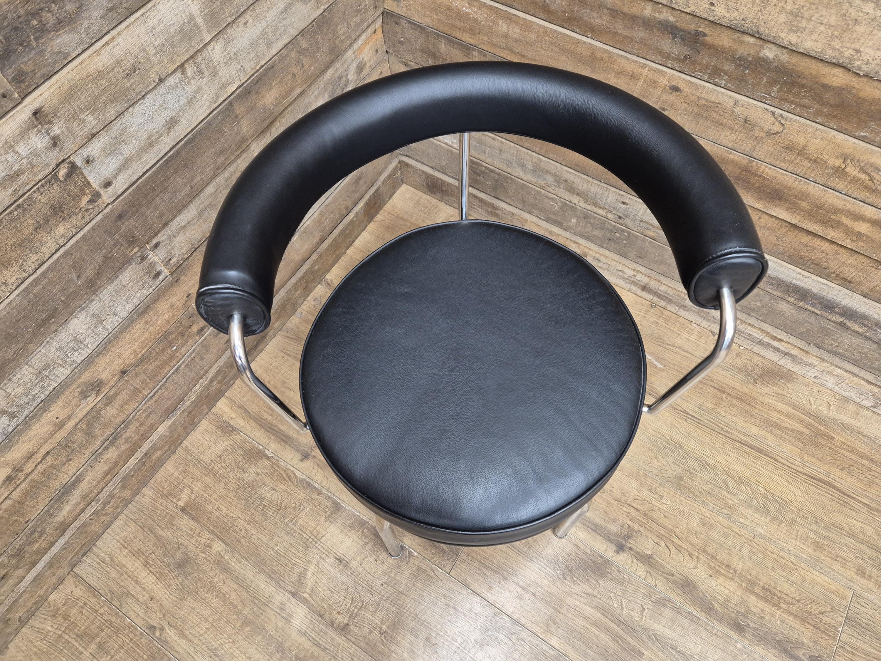 Mid Century Le Corbusier LC7 Repro Swivel Chair in Black Leather & Chrome