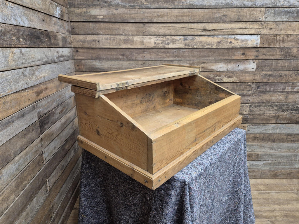 Antique Distressed Pine Clerks Writing Slope Great Maître d' Host Station