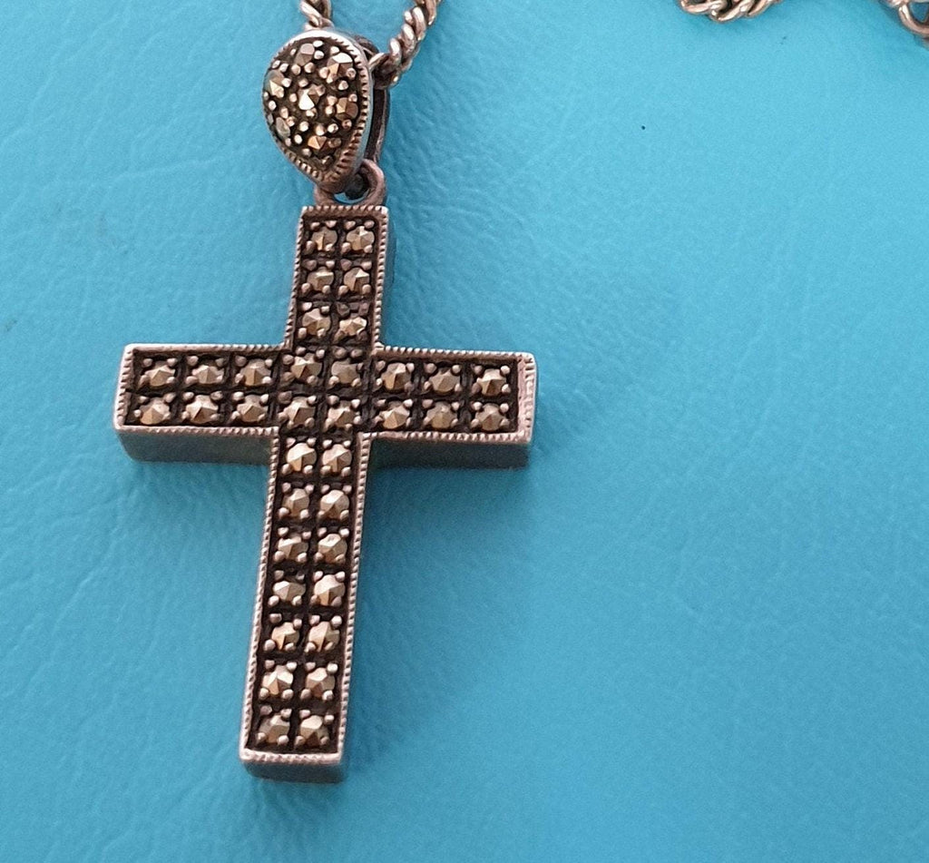 Vintage Silver Chunky Cross With White Stones Hallmarked 925, 18 Inch Chain