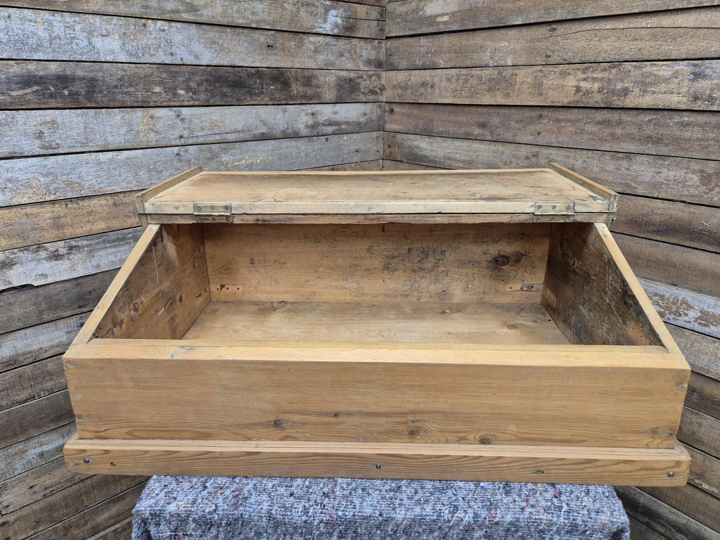 Antique Distressed Pine Clerks Writing Slope Great Maître d' Host Station