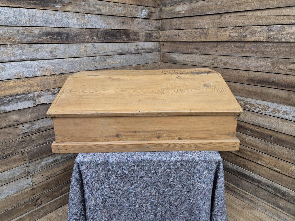 Antique Distressed Pine Clerks Writing Slope Great Maître d' Host Station