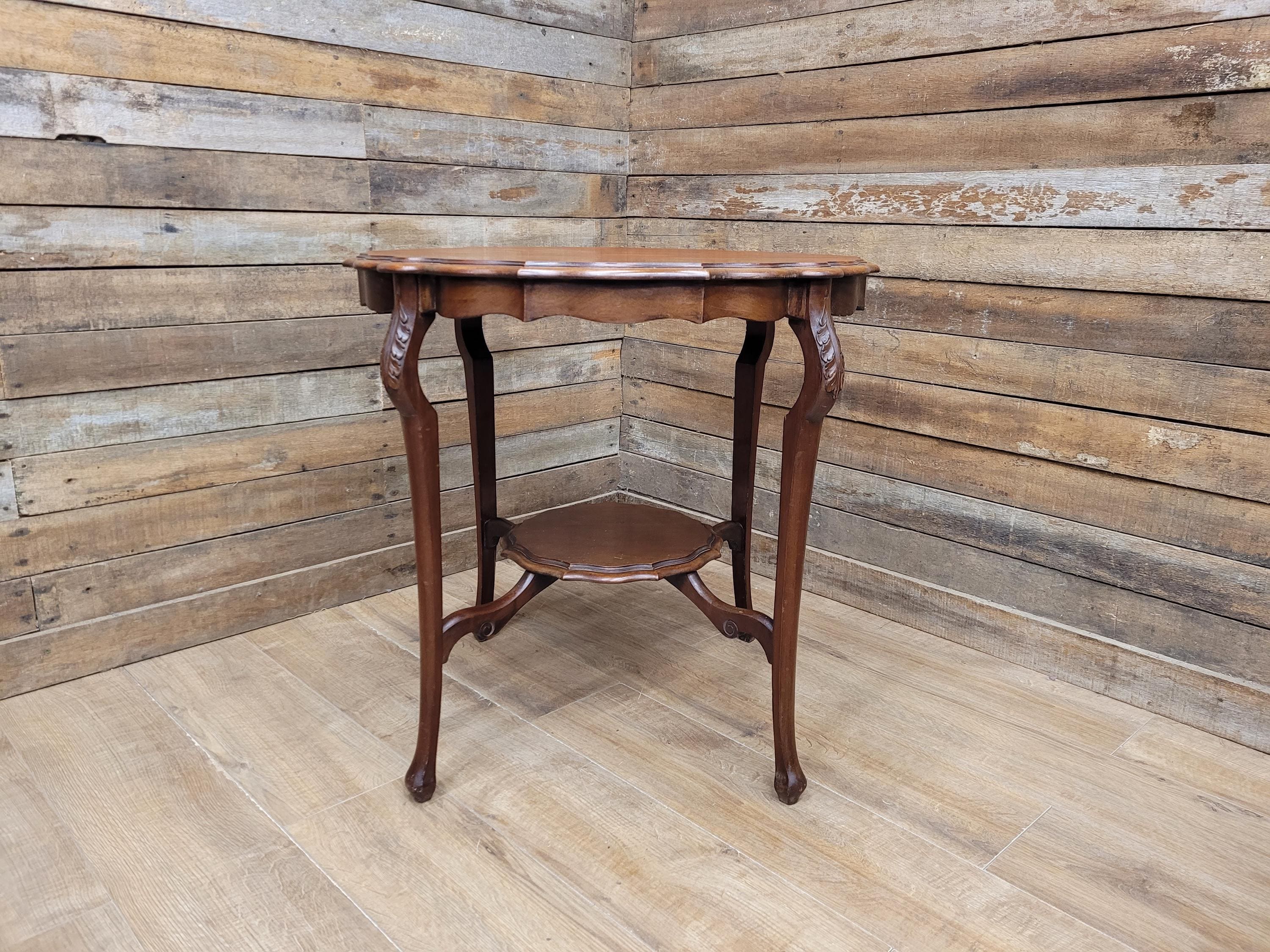 Vintage Mahogany Scalloped Edge Side Table Queen Anne Style Lamp Table Shelf