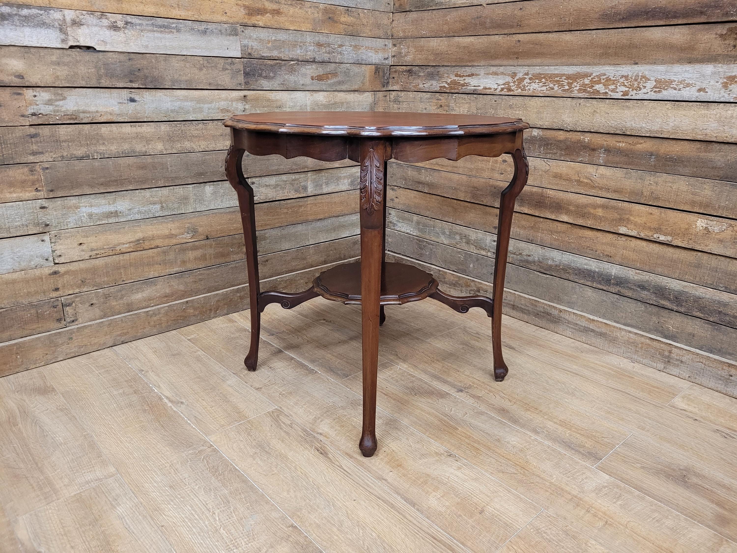 Vintage Mahogany Scalloped Edge Side Table Queen Anne Style Lamp Table Shelf