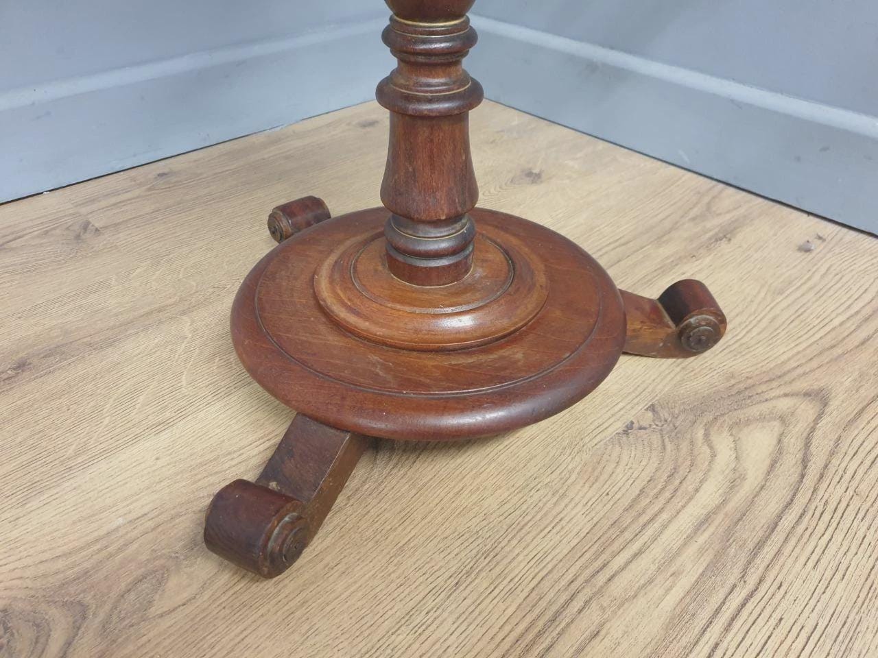 Antique Mahogany Wine Table Late Victorian Turned Pedestal Circular Top
