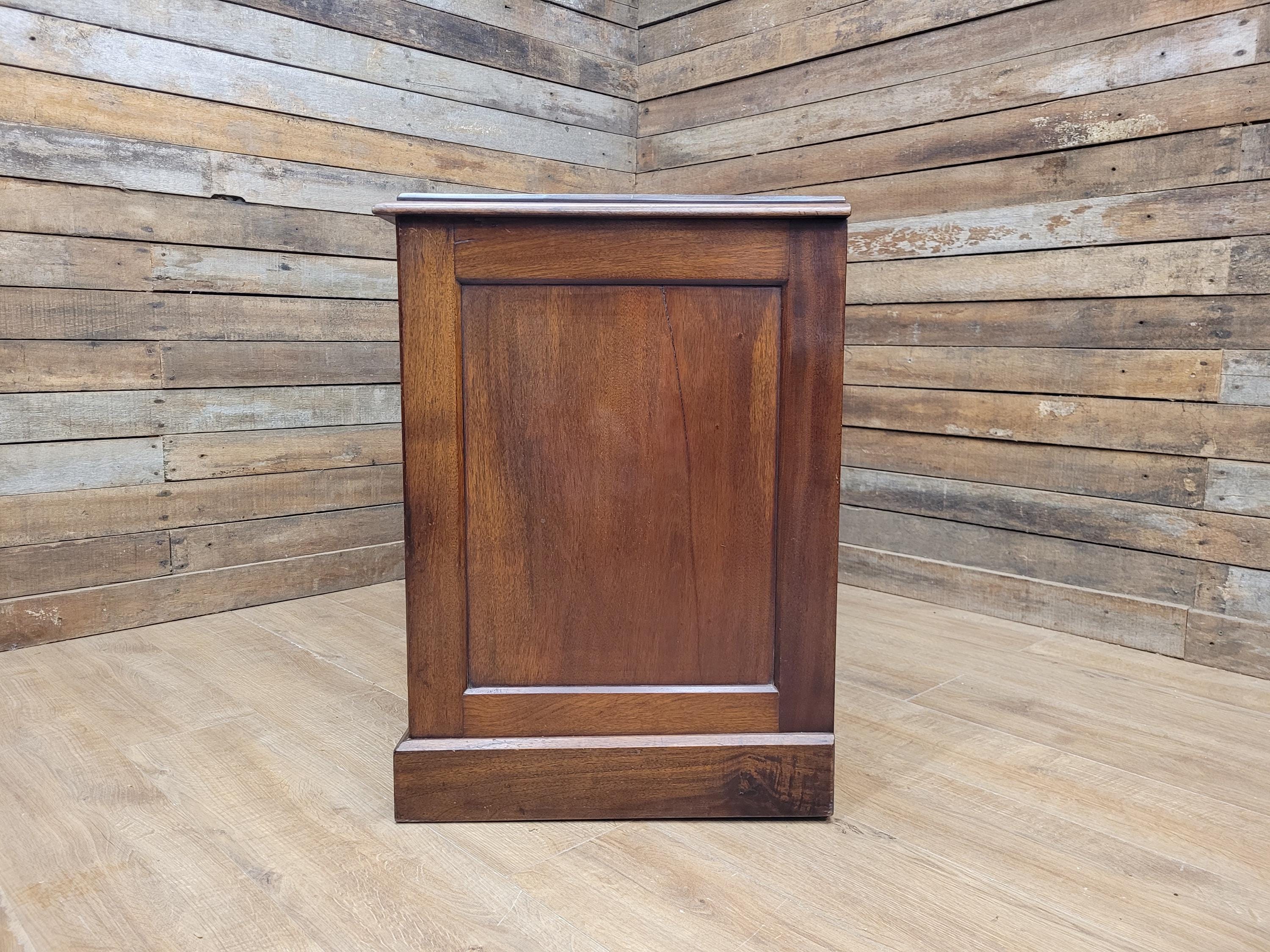 Victorian Mahogany Pedestal Desk With Nine Drawers Antique