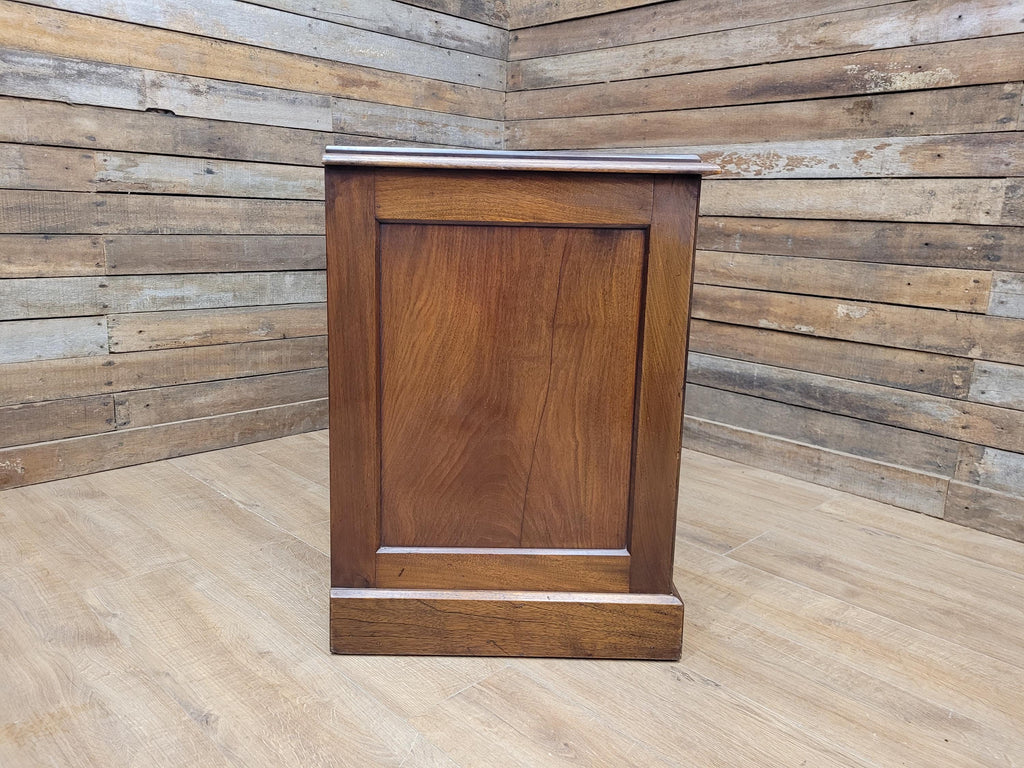 Victorian Mahogany Pedestal Desk With Nine Drawers Antique