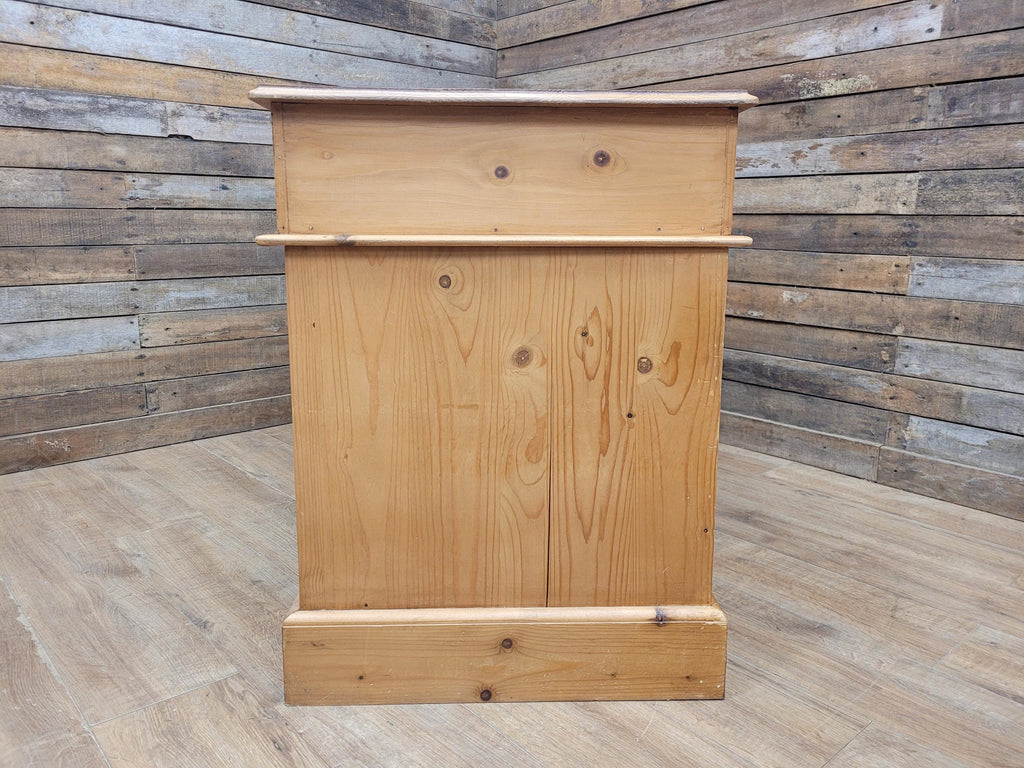 Pine Pedestal Desk Country Style Nine Drawer Home Office Writing Table