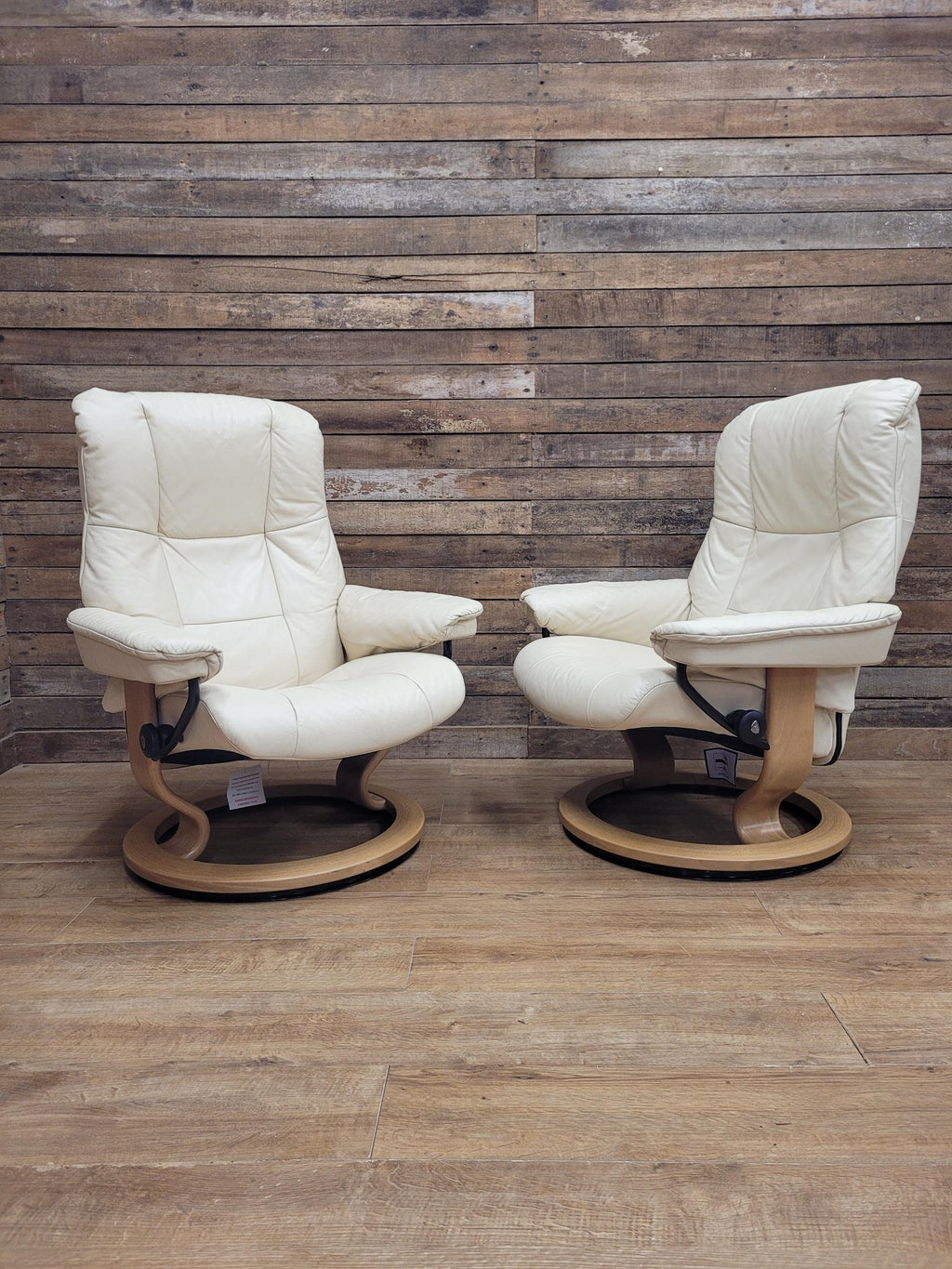 Pair Ekornes Stressless Mayfair Leather Recliners Classic Swivel Armchairs Cream