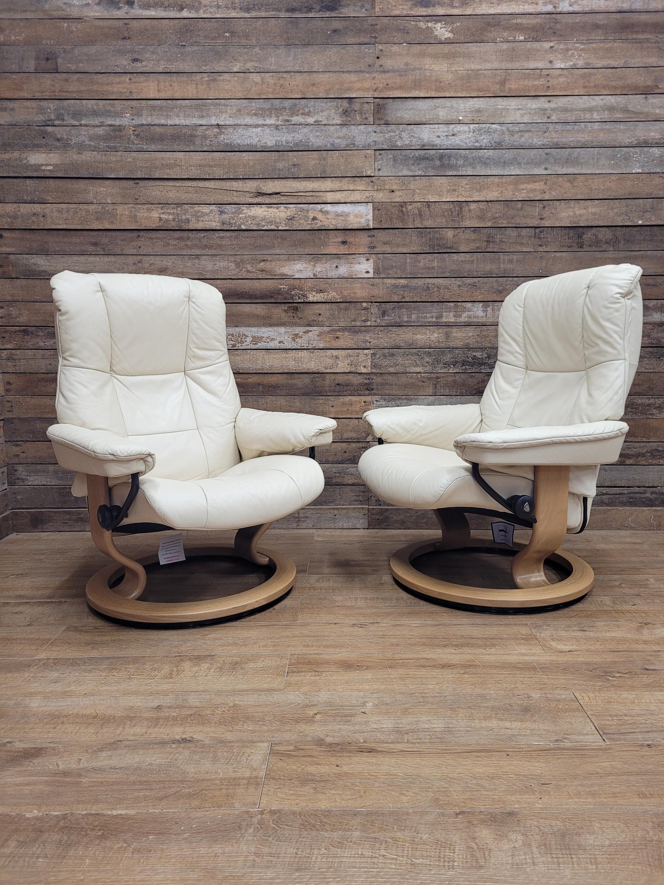 Pair Ekornes Stressless Mayfair Leather Recliners Classic Swivel Armchairs Cream