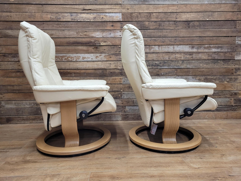 Pair Ekornes Stressless Mayfair Leather Recliners Classic Swivel Armchairs Cream