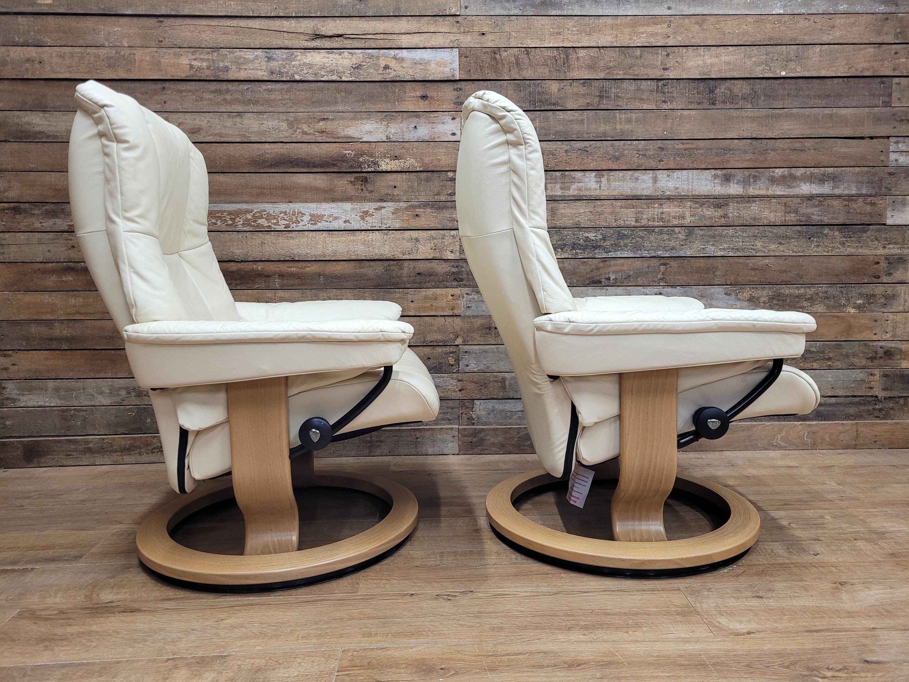 Pair Ekornes Stressless Mayfair Leather Recliners Classic Swivel Armchairs Cream