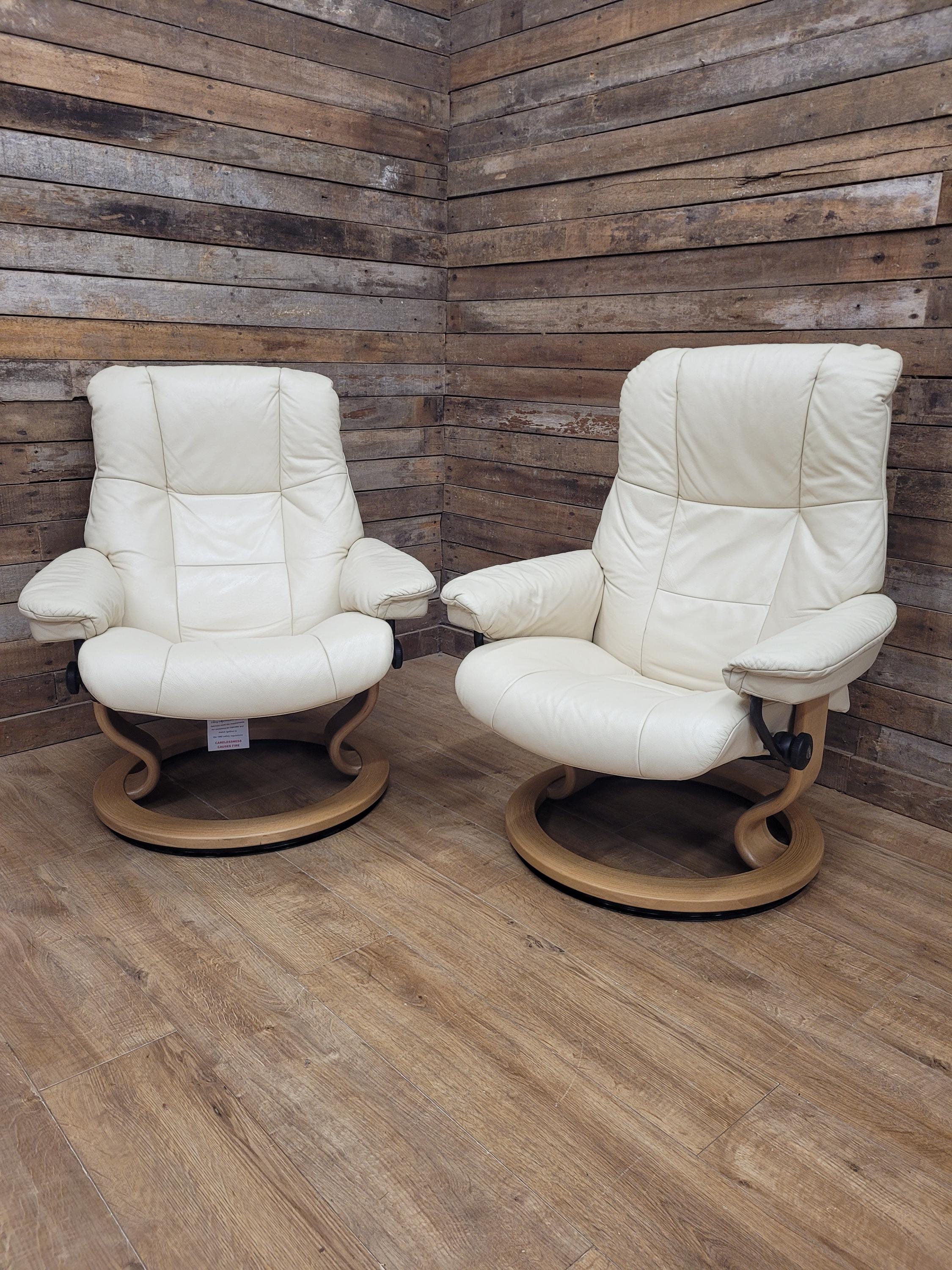 Pair Ekornes Stressless Mayfair Leather Recliners Classic Swivel Armchairs Cream