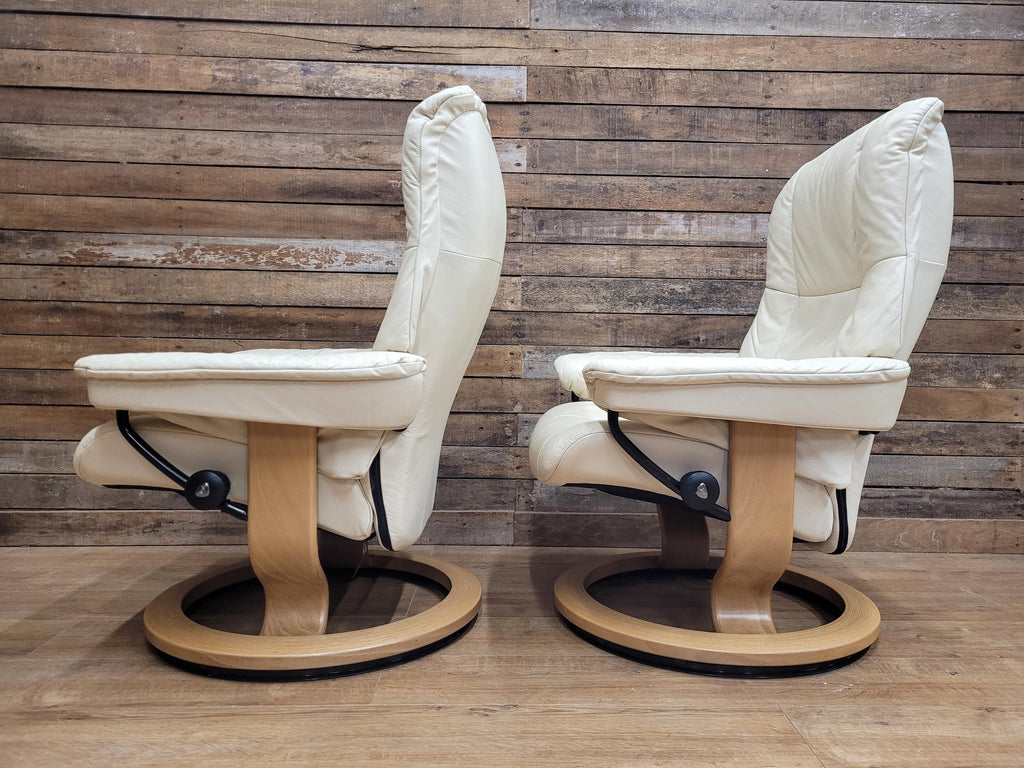 Pair Ekornes Stressless Mayfair Leather Recliners Classic Swivel Armchairs Cream