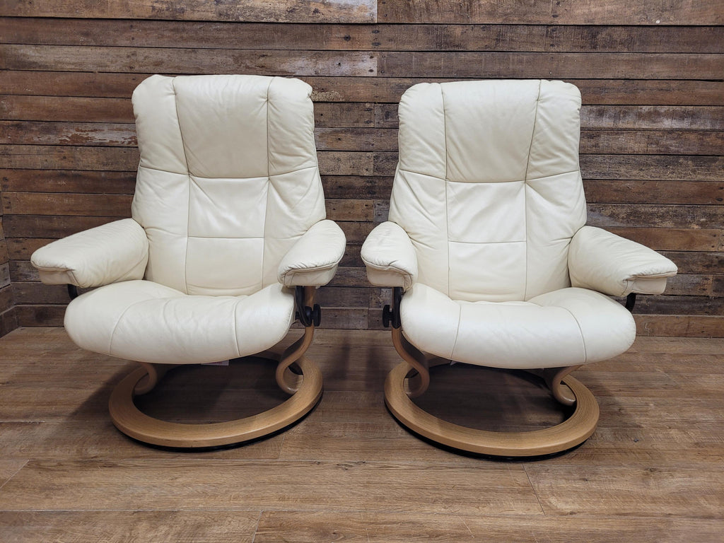 Pair Ekornes Stressless Mayfair Leather Recliners Classic Swivel Armchairs Cream