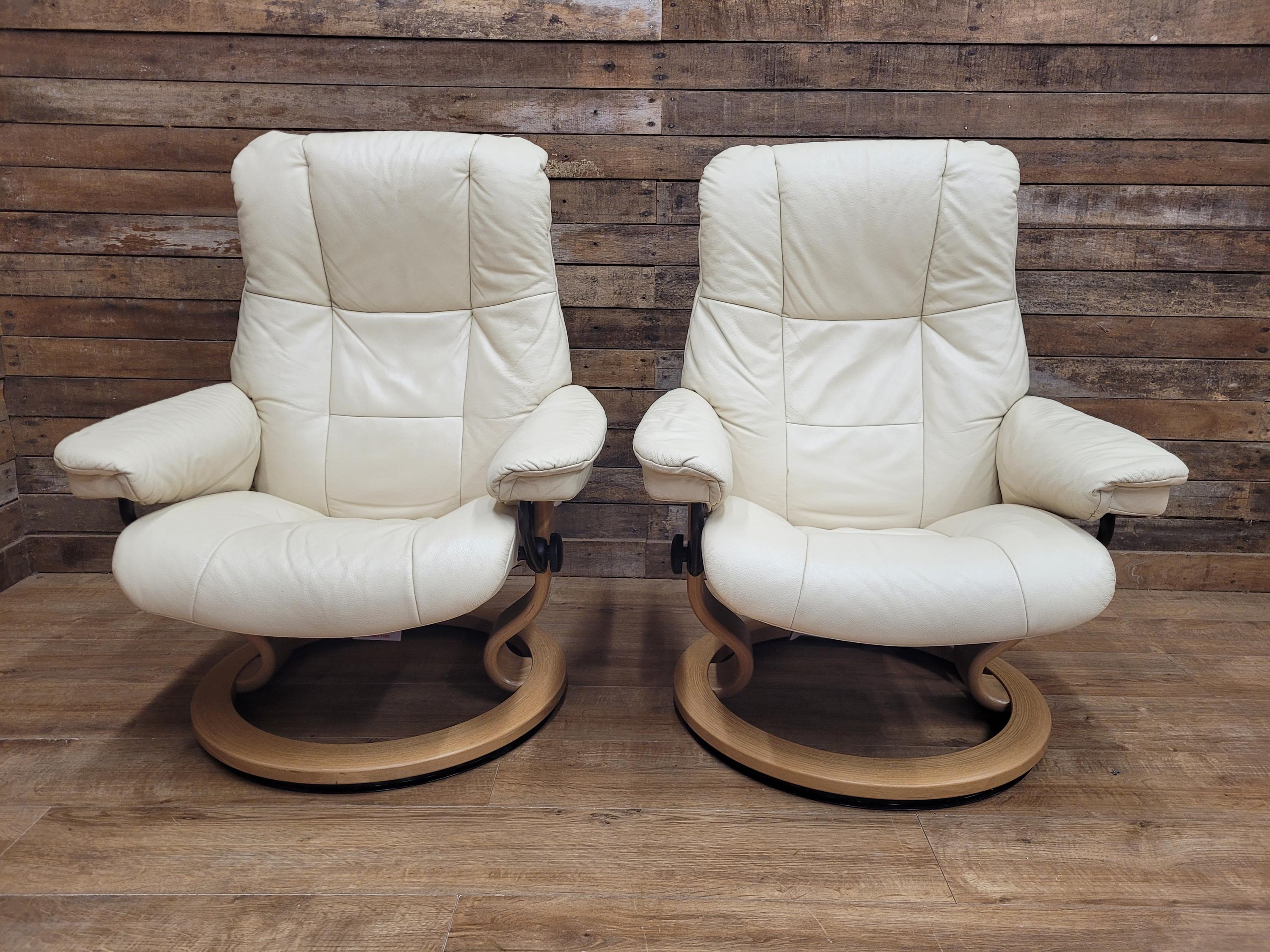 Pair Ekornes Stressless Mayfair Leather Recliners Classic Swivel Armchairs Cream