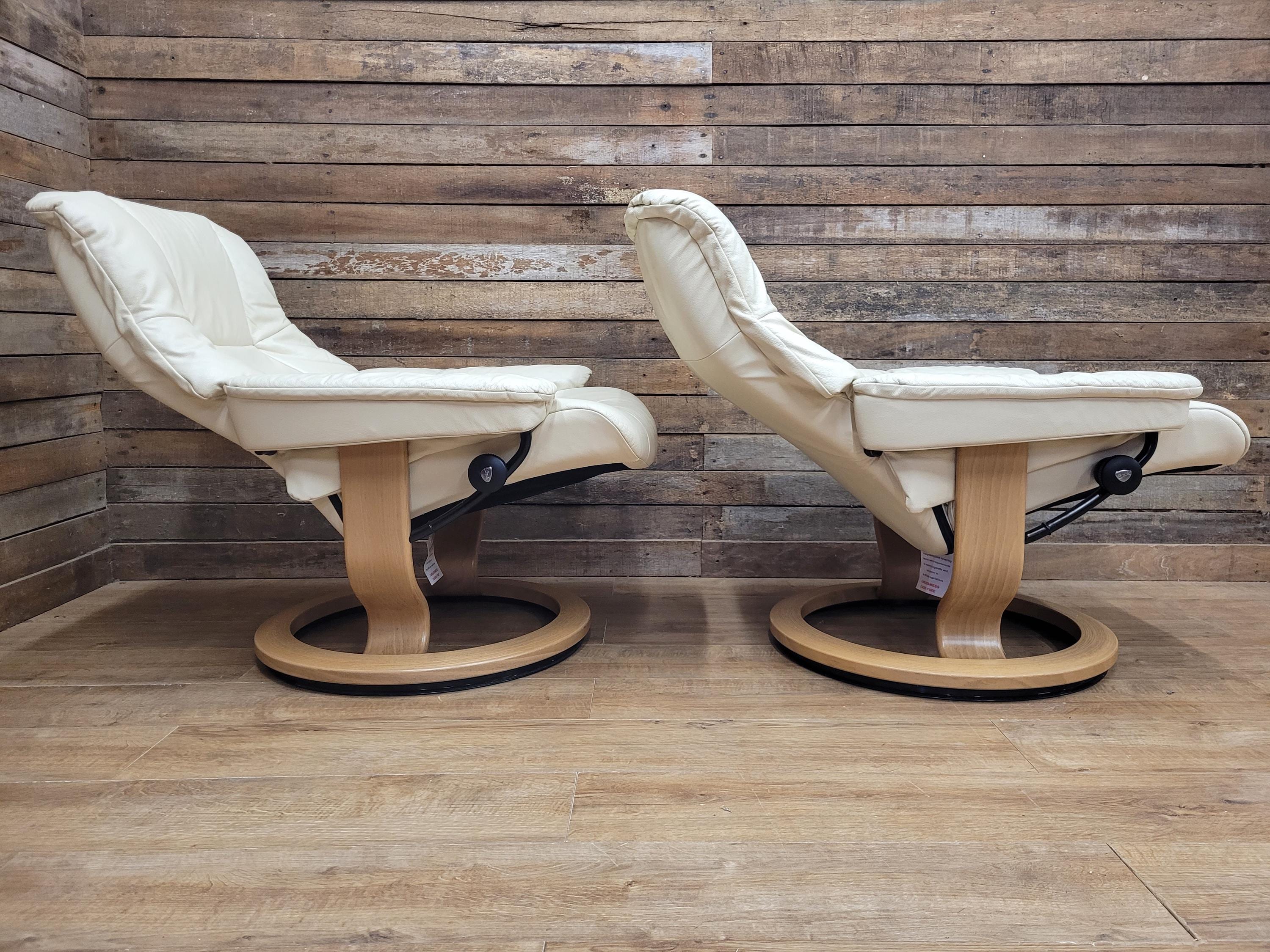 Pair Ekornes Stressless Mayfair Leather Recliners Classic Swivel Armchairs Cream