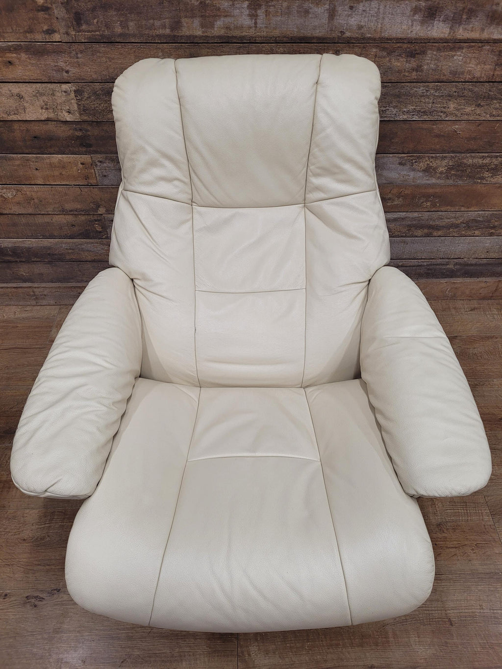 Pair Ekornes Stressless Mayfair Leather Recliners Classic Swivel Armchairs Cream