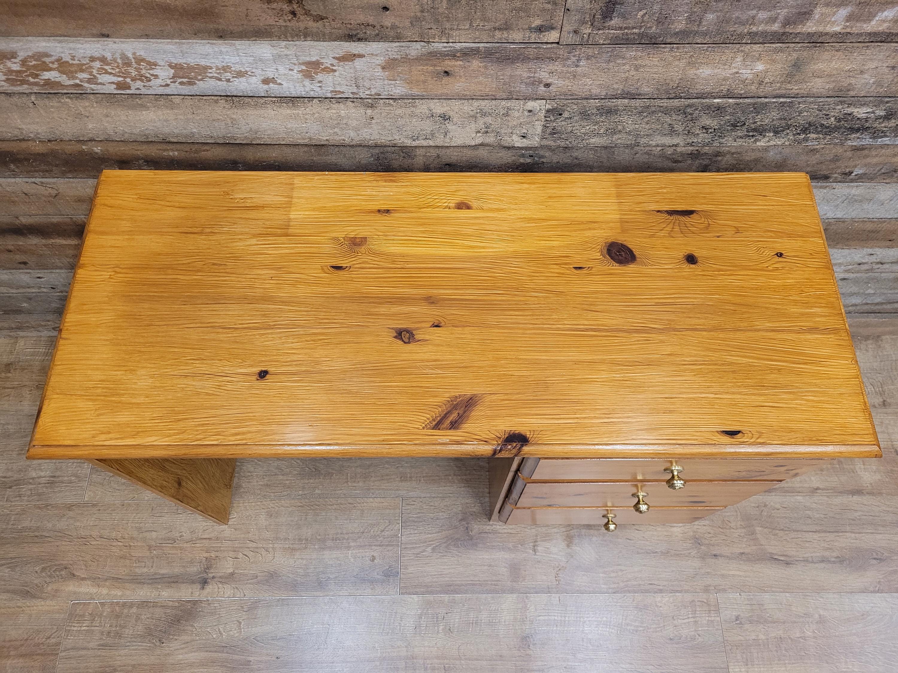 Pine Pedestal Desk Traditional Three Drawer Writing Table