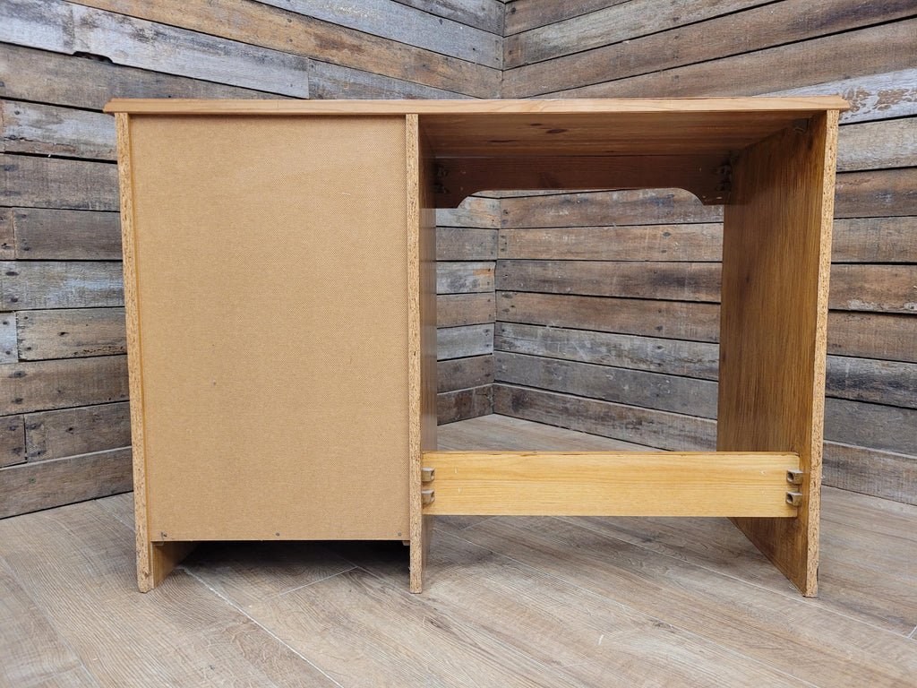 Pine Pedestal Desk Traditional Three Drawer Writing Table