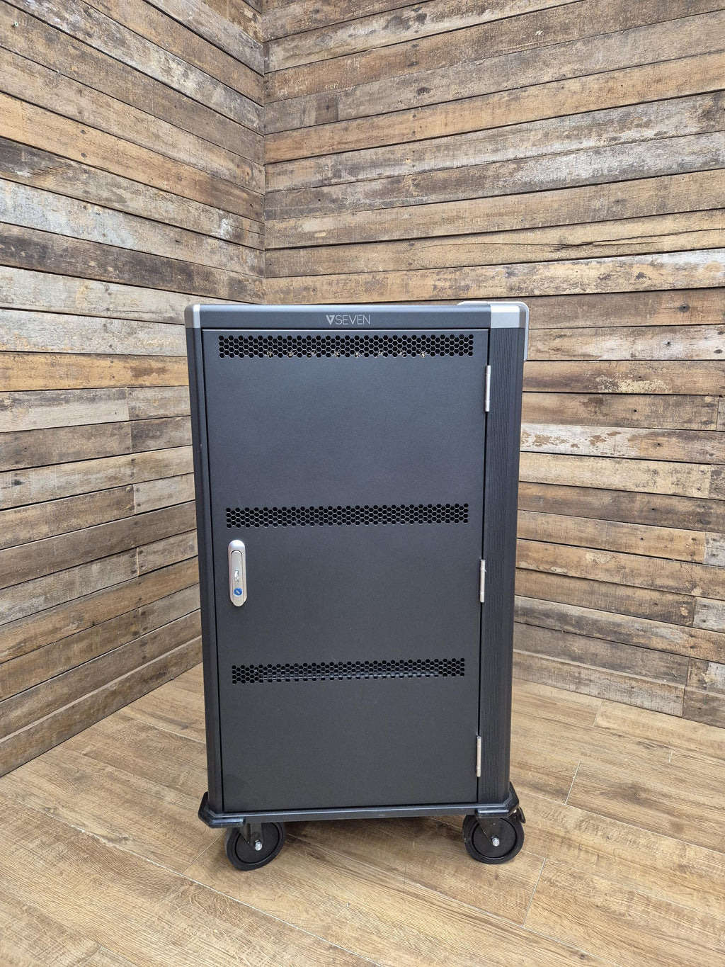 V7 CHGCT30 30 Device Laptop Tablet Intelligent Charging Cart