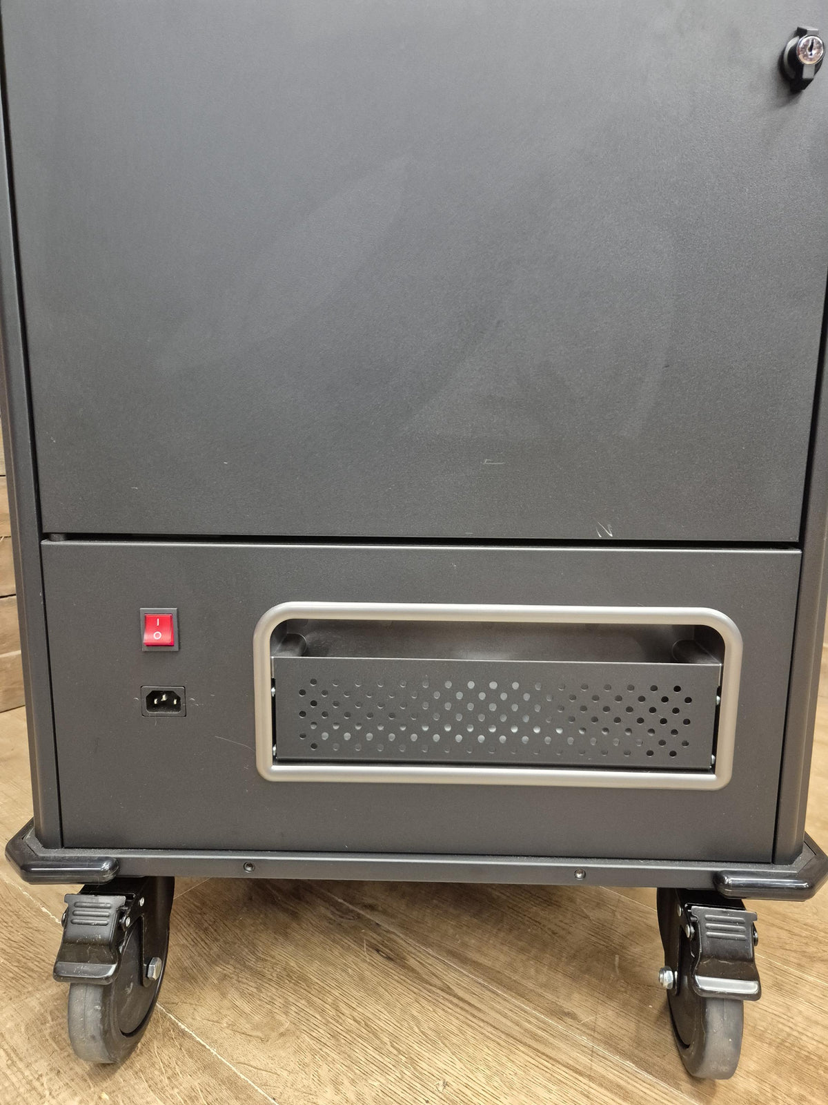 V7 CHGCT30 30 Device Laptop Tablet Intelligent Charging Cart