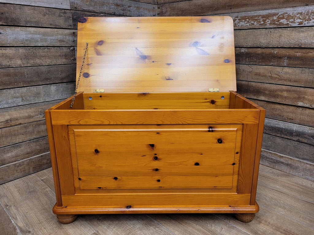 Pine Blanket Box Storage Chest Country Style Panelled Front Bun Feet