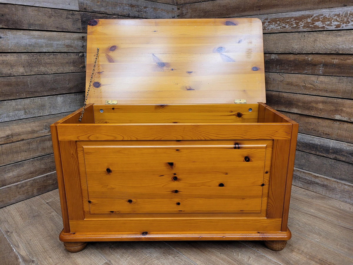 Pine Blanket Box Storage Chest Country Style Panelled Front Bun Feet